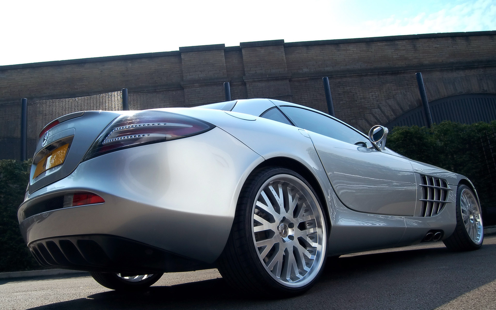 名车赛道高清桌面壁纸竞速热血1920x1200