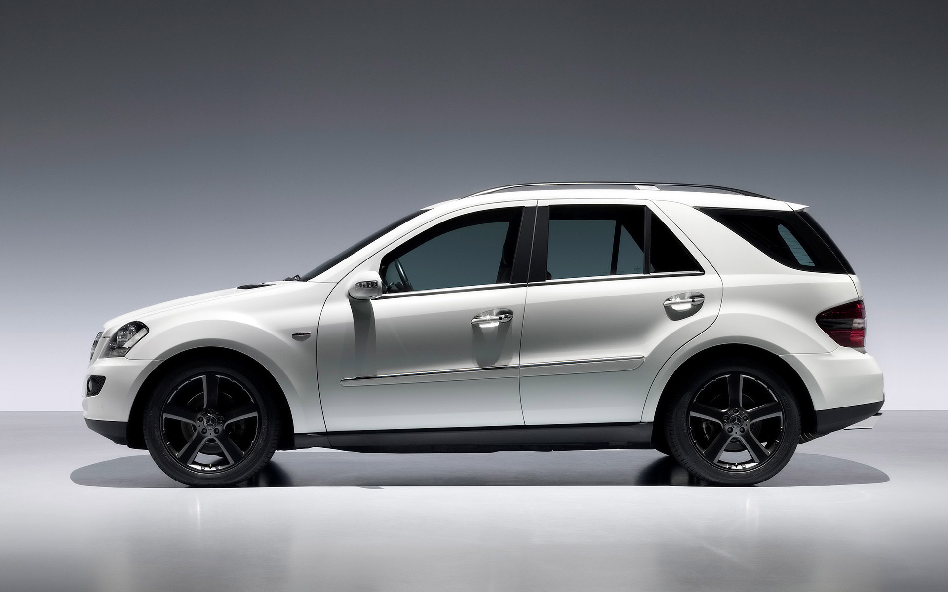 名车隧道高清壁纸桌面光影穿梭1920x1200