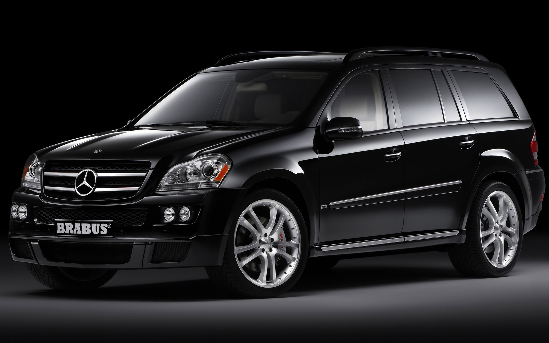 名车烟花高清桌面壁纸庆典之夜1920x1200