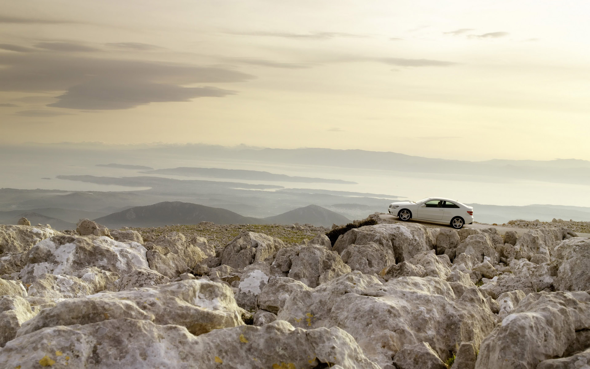 豪车冰湖高清桌面壁纸极寒之境1920x1200