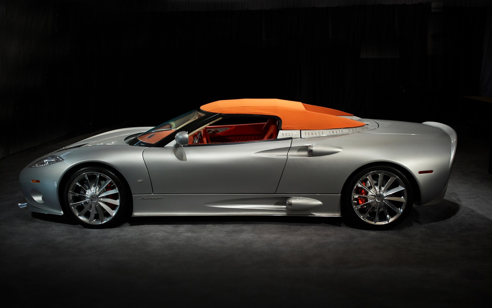 最新高清汽车壁纸车灯流光轨迹1920x1200