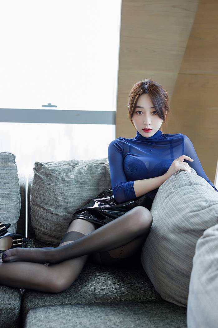 俏皮少女灵动身姿手机壁纸高清壁纸素材