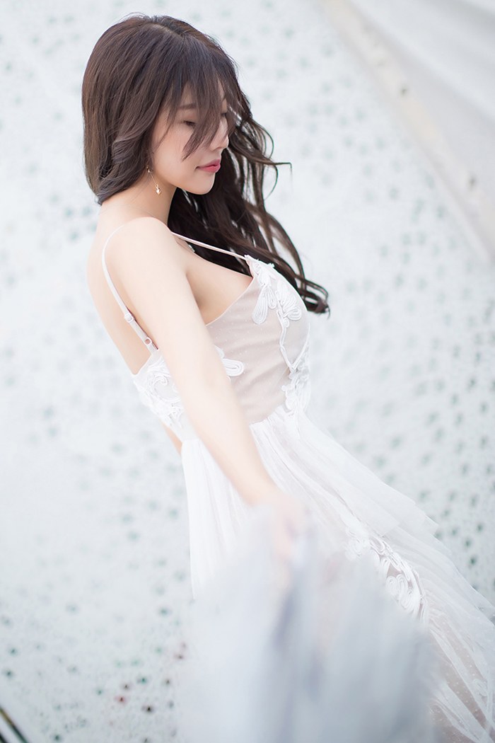 校园美少女俏皮身段高清手机壁纸壁纸