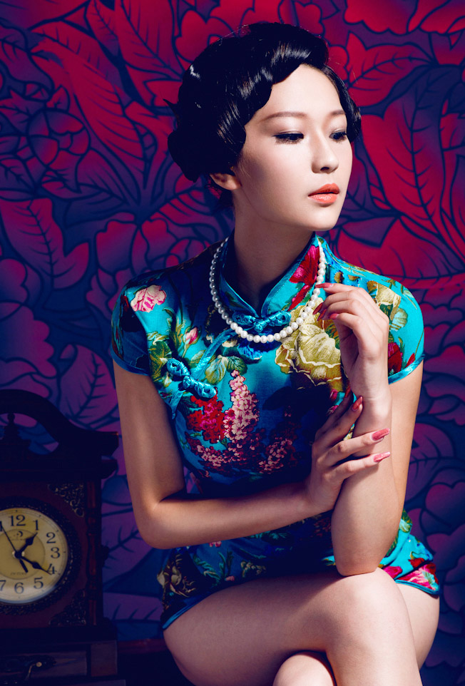 短裙美女壁纸俏皮性感素材库