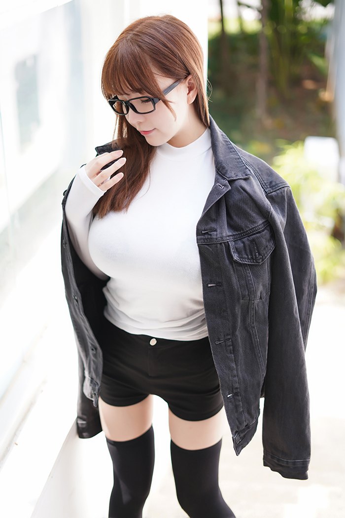 牛仔紧身美女壁纸凹凸有致素材集