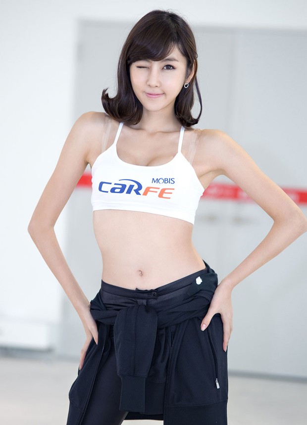 水蛇腰美女壁纸腰臀比惊人