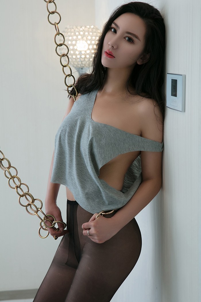 美胸美女壁纸双峰挺立免费图库集