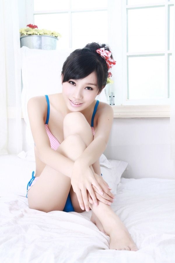 日系元气少女匀称腰臀手机壁纸壁纸原图