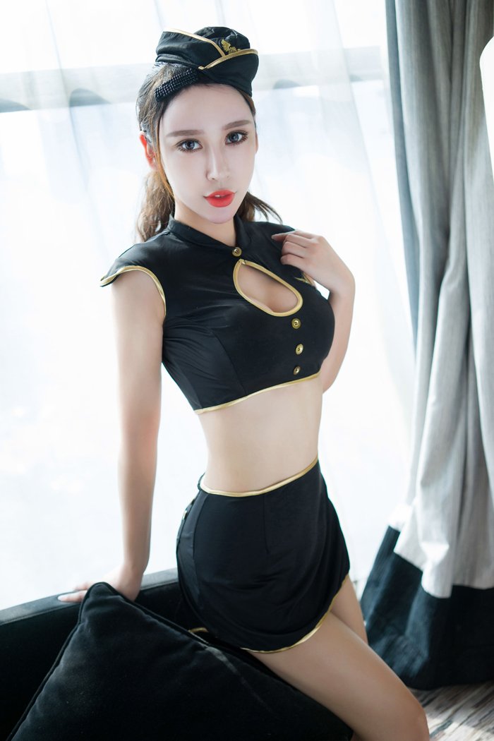 日系清新模特修长玉腿免费壁纸