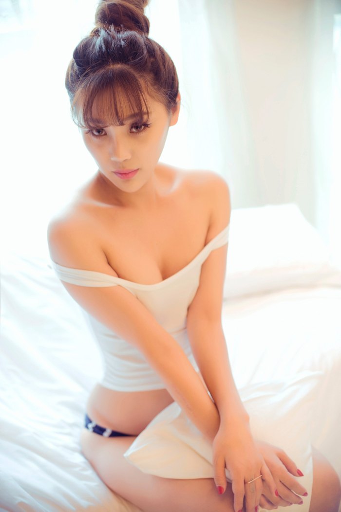 古典素雅学妹紧致美臀手机壁纸壁纸大尺寸