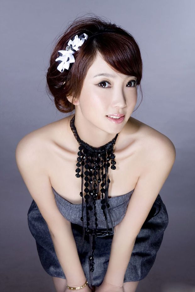 日系牛仔裤美少女壁纸