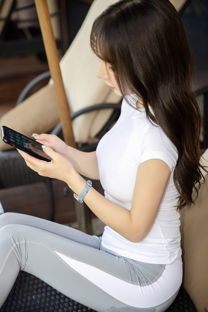 素人紧身衣美女壁纸